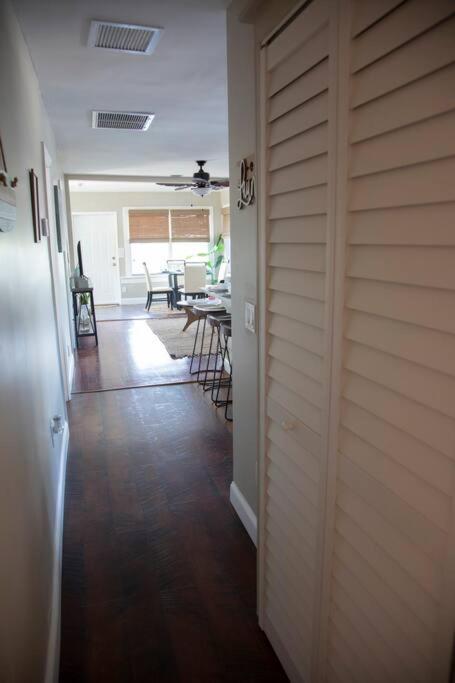 Two Bedroom Ranch With Private Deck Close To Beach Лейк Уърт Екстериор снимка