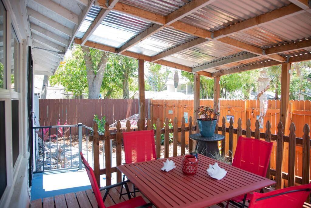 Two Bedroom Ranch With Private Deck Close To Beach Лейк Уърт Екстериор снимка