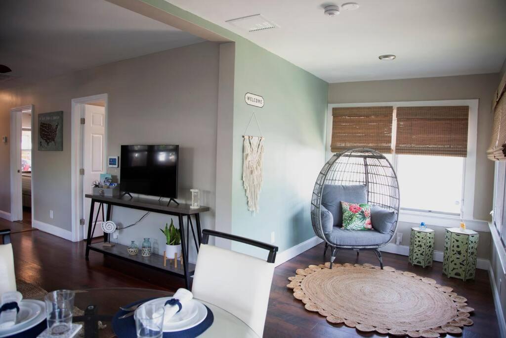 Two Bedroom Ranch With Private Deck Close To Beach Лейк Уърт Екстериор снимка